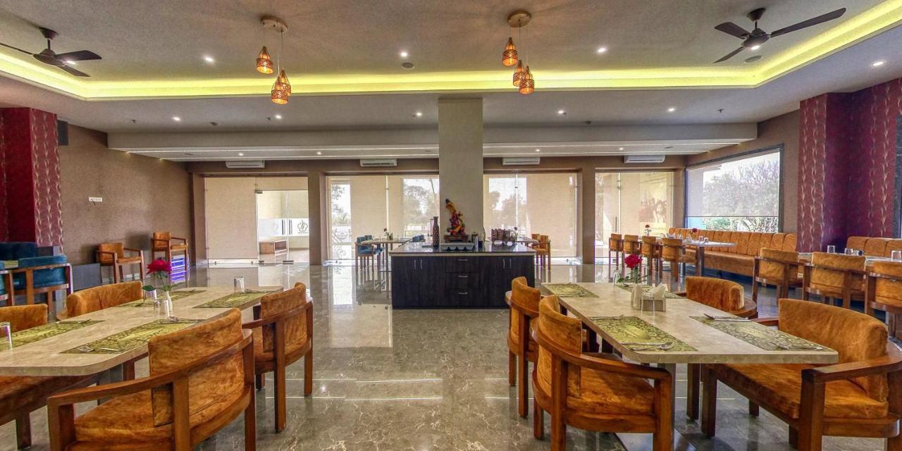 The Aanandam Hotel Resort Itārsi Exterior foto