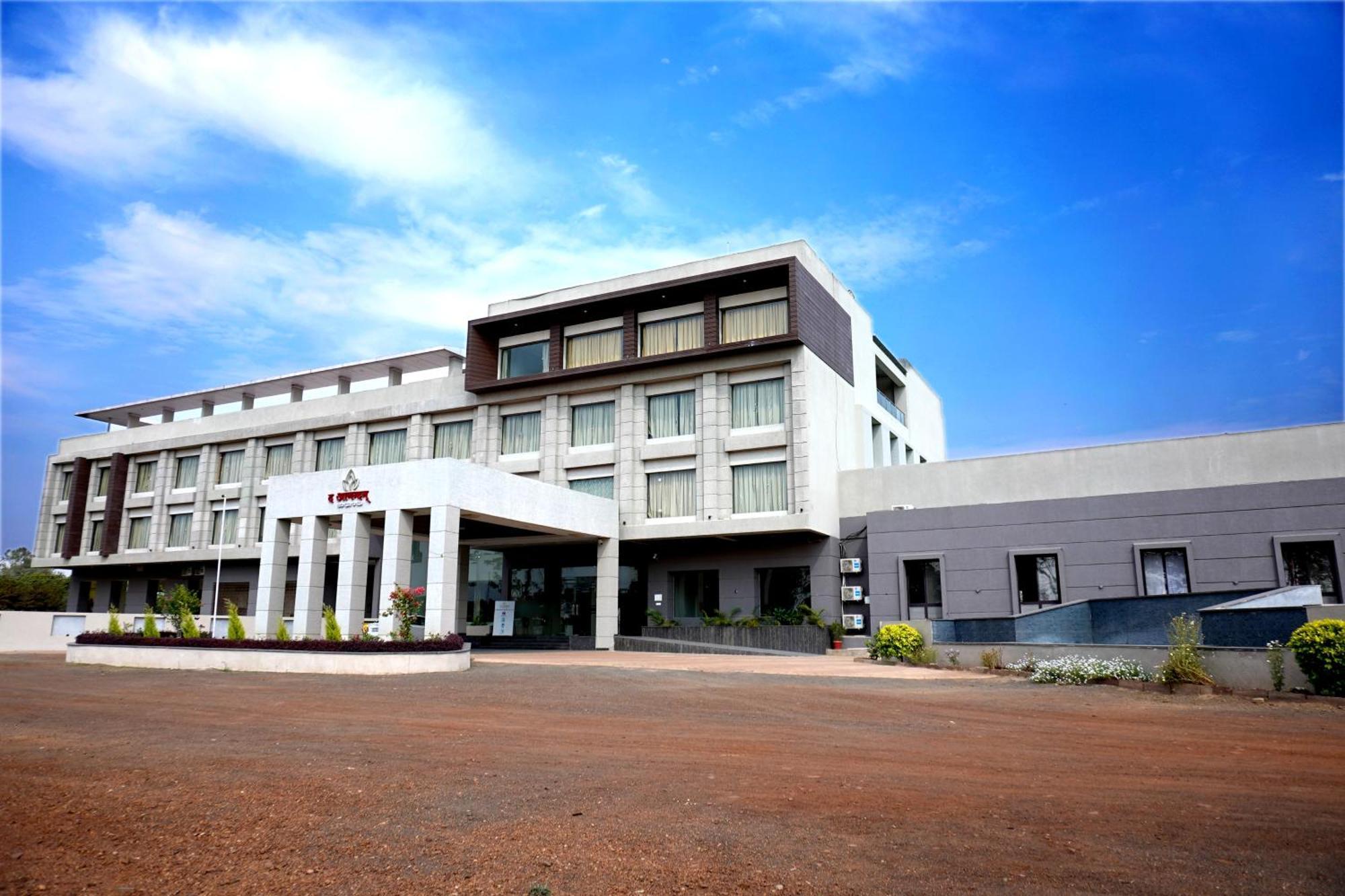The Aanandam Hotel Resort Itārsi Exterior foto